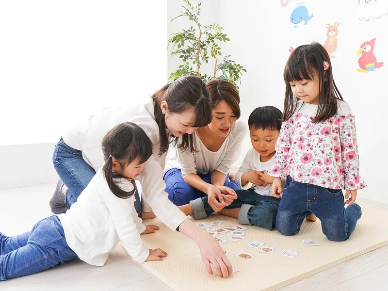 親子で遊んでいる