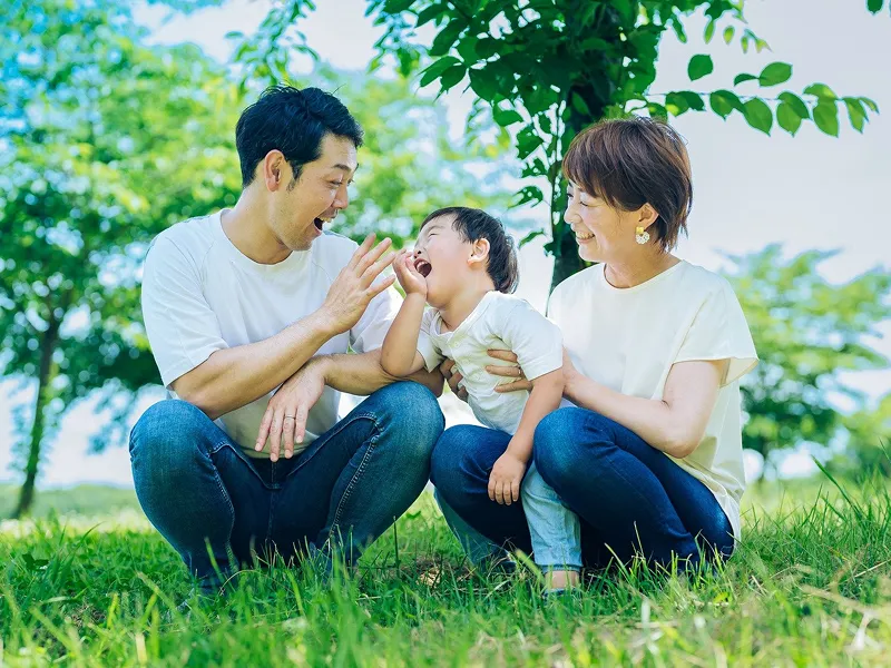 笑顔の親子