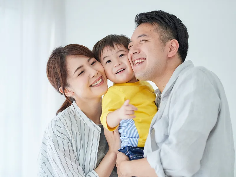 楽しく過ごしている親子